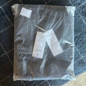 NWT Beis Black Medium Check-In Luggage Cover